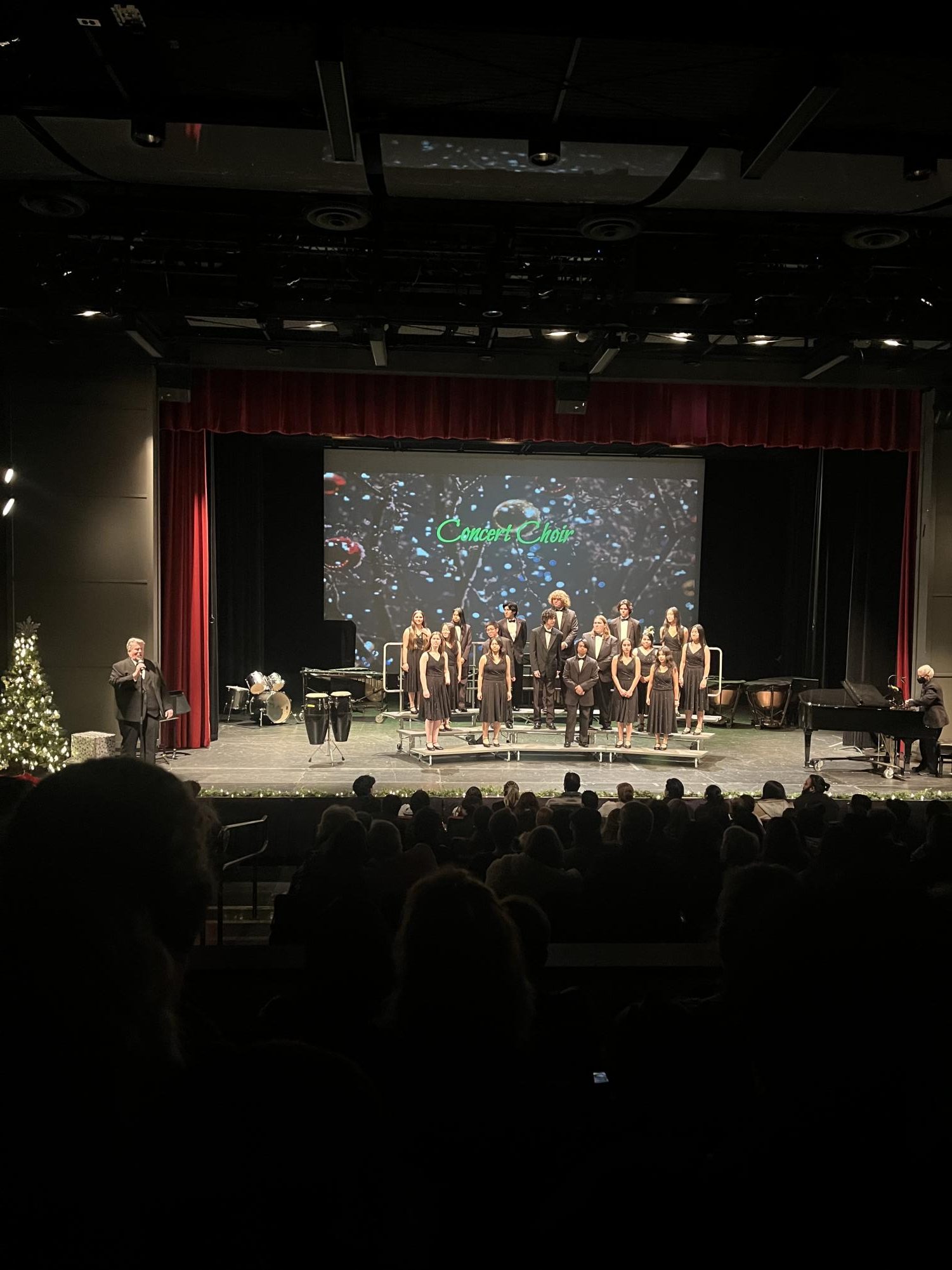 Del Mar's choir on stage