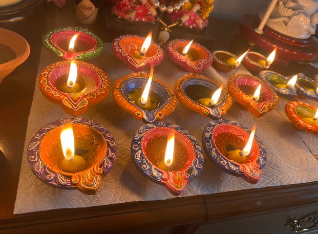 Dia candles that help celebrators worship and honor the gods.